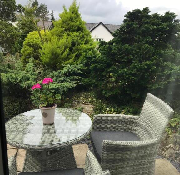 פנסיון The Garden Room