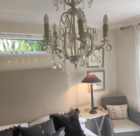 פנסיון The Garden Room