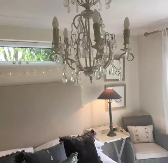 ペンション The Garden Room