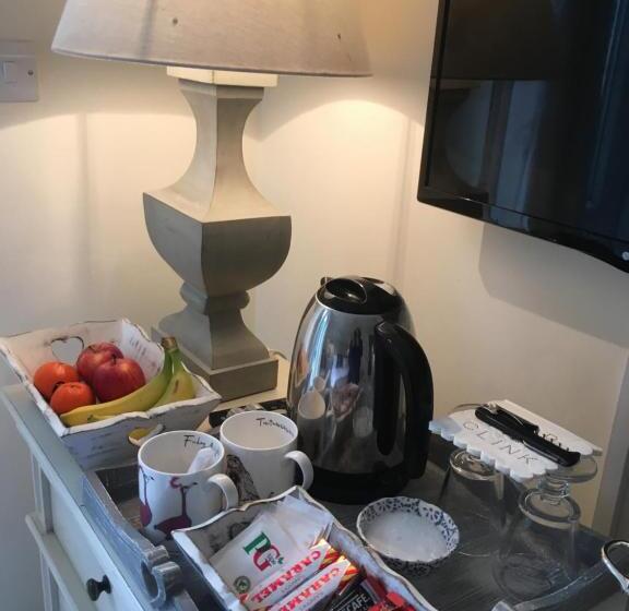 פנסיון The Garden Room