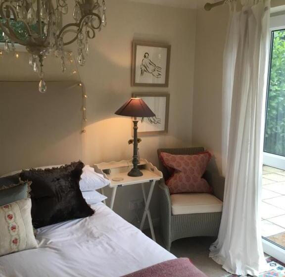 פנסיון The Garden Room