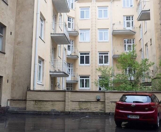 2ndhomes Bright 1br Apartment With Superb Location!