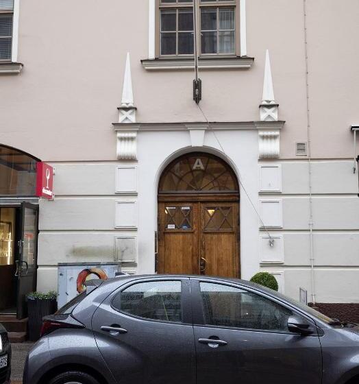 2ndhomes Bright 1br Apartment With Superb Location!