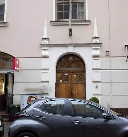 2ndhomes Bright 1br Apartment With Superb Location!