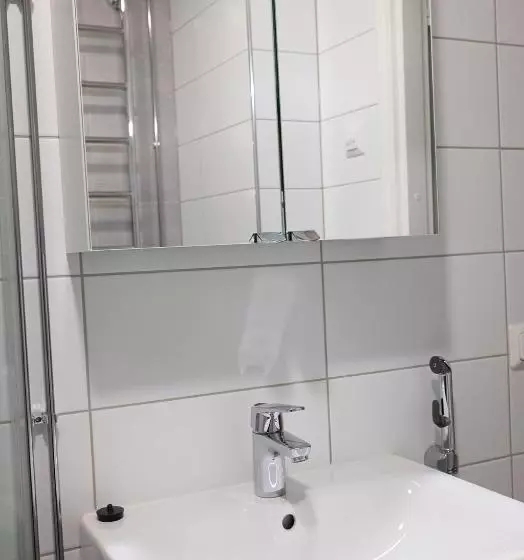 2ndhomes Bright 1br Apartment With Superb Location!