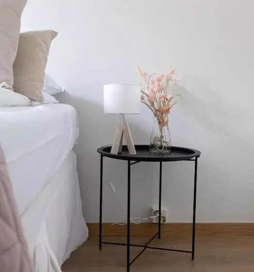2ndhomes Bright 1br Apartment With Superb Location!