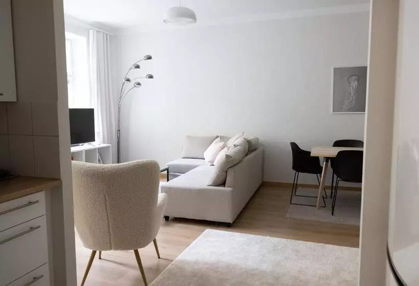 2ndhomes Bright 1br Apartment With Superb Location!