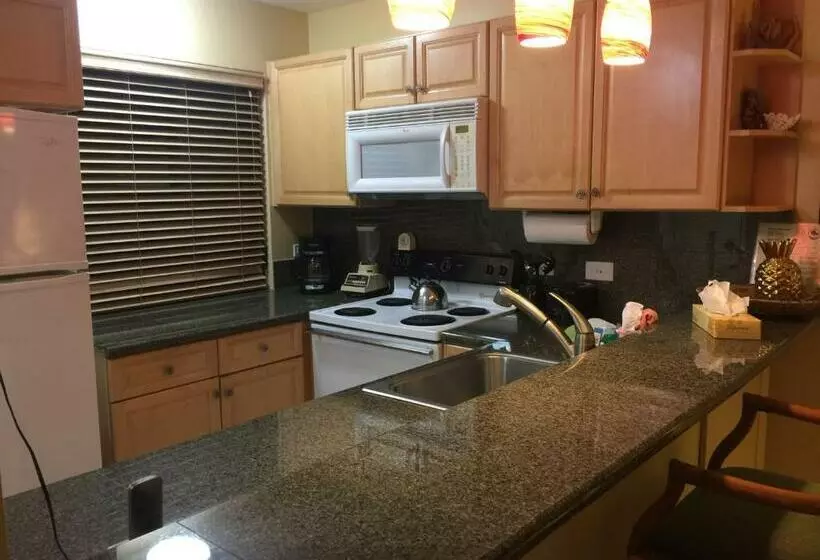 9b Ekahi Village Studio Bath, Garden View   1 Minute Stroll To Beach!