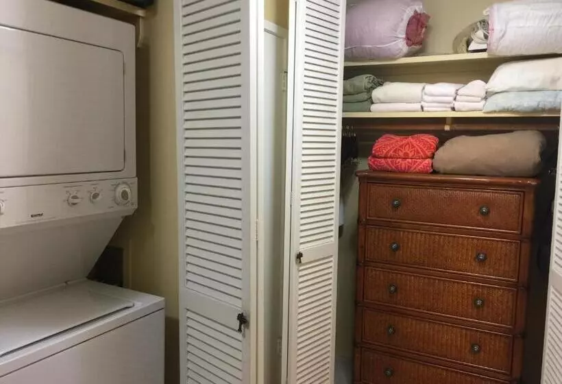 9b Ekahi Village Studio Bath, Garden View   1 Minute Stroll To Beach!