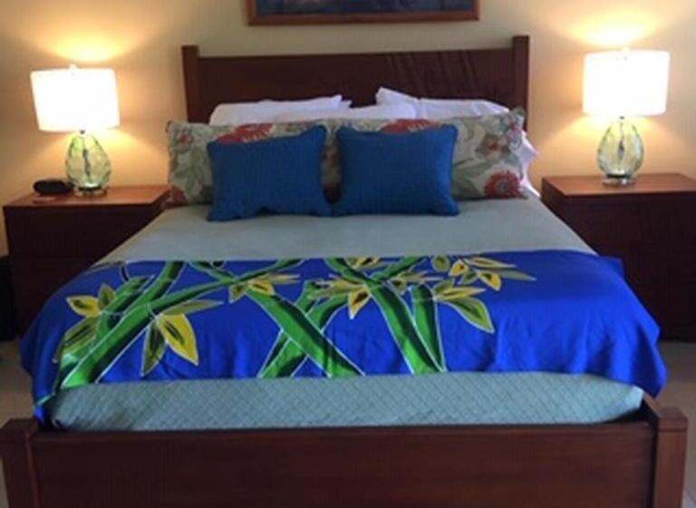 9b Ekahi Village Studio Bath, Garden View   1 Minute Stroll To Beach!