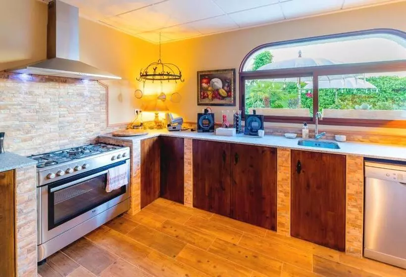 تختخواب و صبحانه Casa Almendros