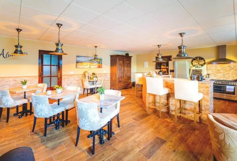 تختخواب و صبحانه Casa Almendros