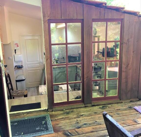 ベッドアンドブレックファースト Chambres D Hotes Les Coustilles