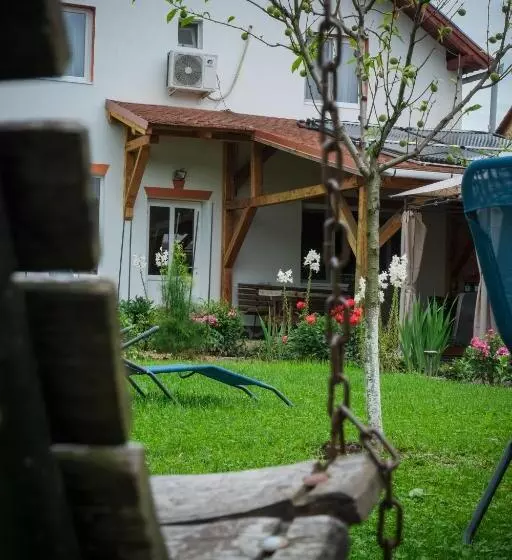 Aamiaismajoitus (B&B) Pensiunea Ileana Adults Only