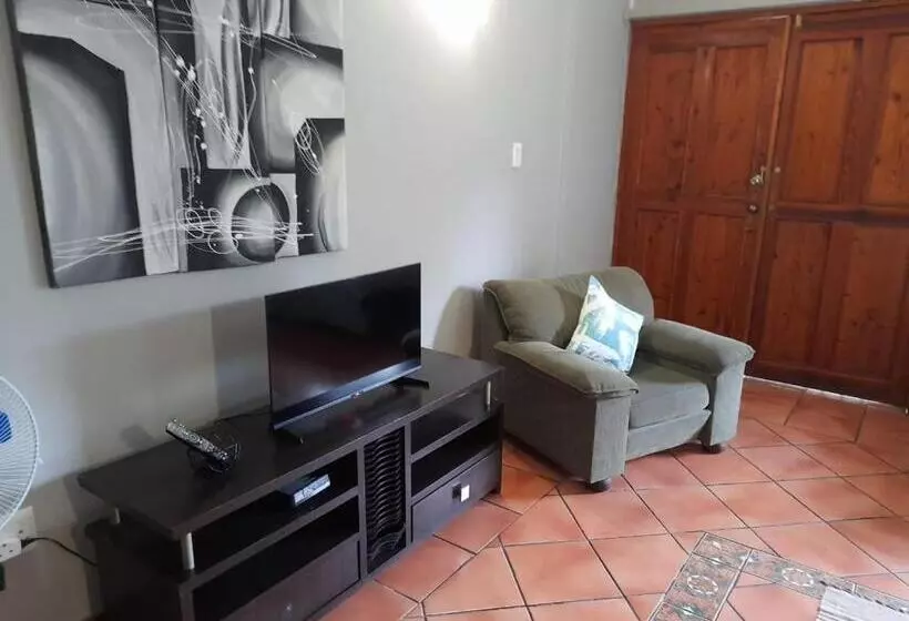 تختخواب و صبحانه Platberg Self Catering