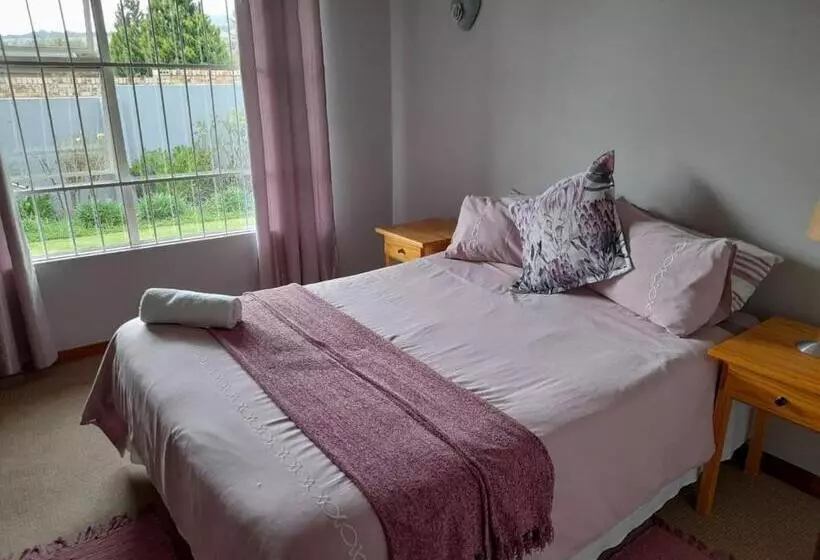 تختخواب و صبحانه Platberg Self Catering