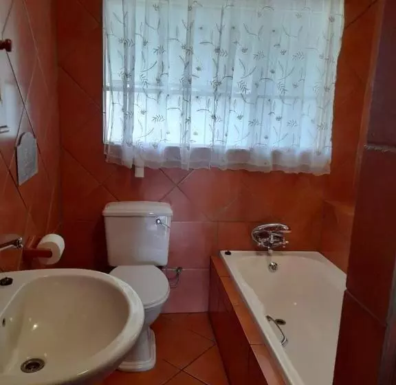 تختخواب و صبحانه Platberg Self Catering