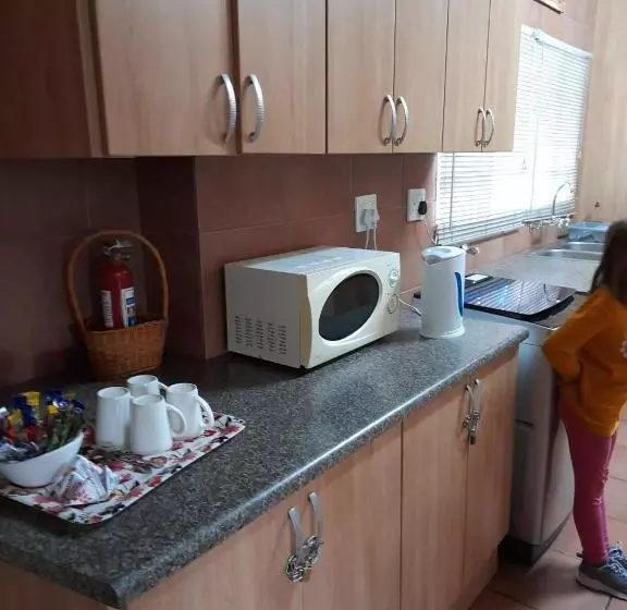 تختخواب و صبحانه Platberg Self Catering