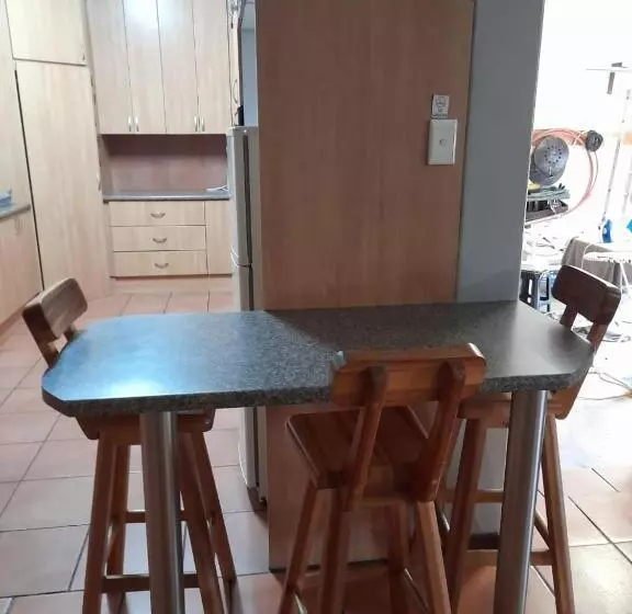 تختخواب و صبحانه Platberg Self Catering