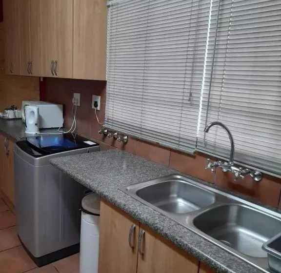 تختخواب و صبحانه Platberg Self Catering