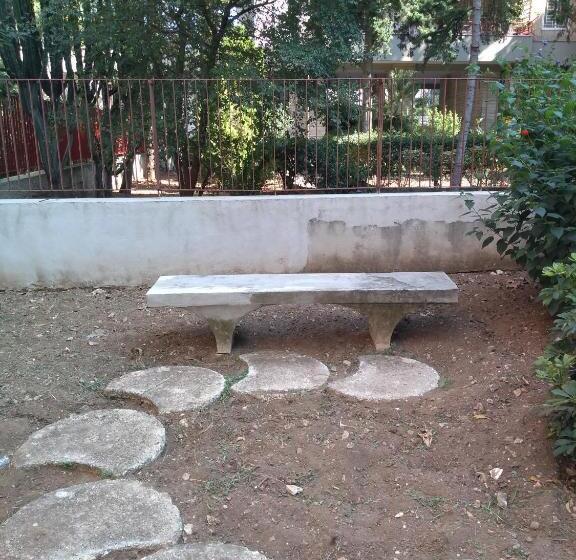 تختخواب و صبحانه Tanzi Home