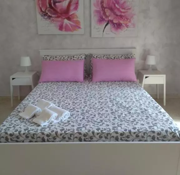 تختخواب و صبحانه Tanzi Home