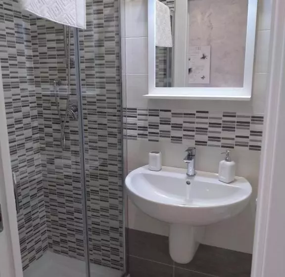 تختخواب و صبحانه Tanzi Home