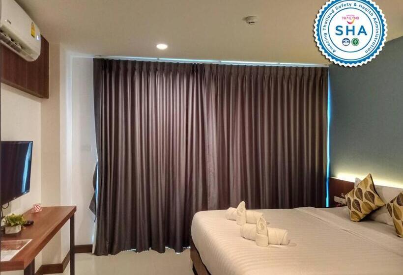 Louis  Runway View Hotel   Sha Extra Plus