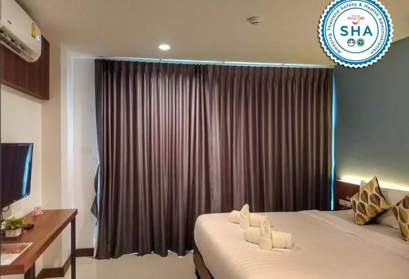 Louis  Runway View Hotel   Sha Extra Plus