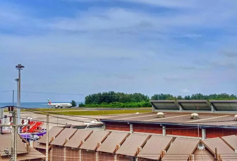 Louis  Runway View Hotel   Sha Extra Plus