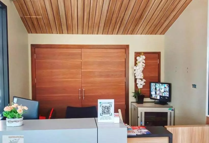 Louis  Runway View Hotel   Sha Extra Plus