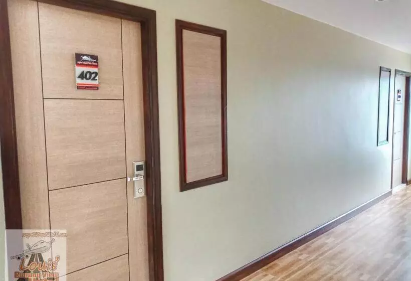 Louis  Runway View Hotel   Sha Extra Plus