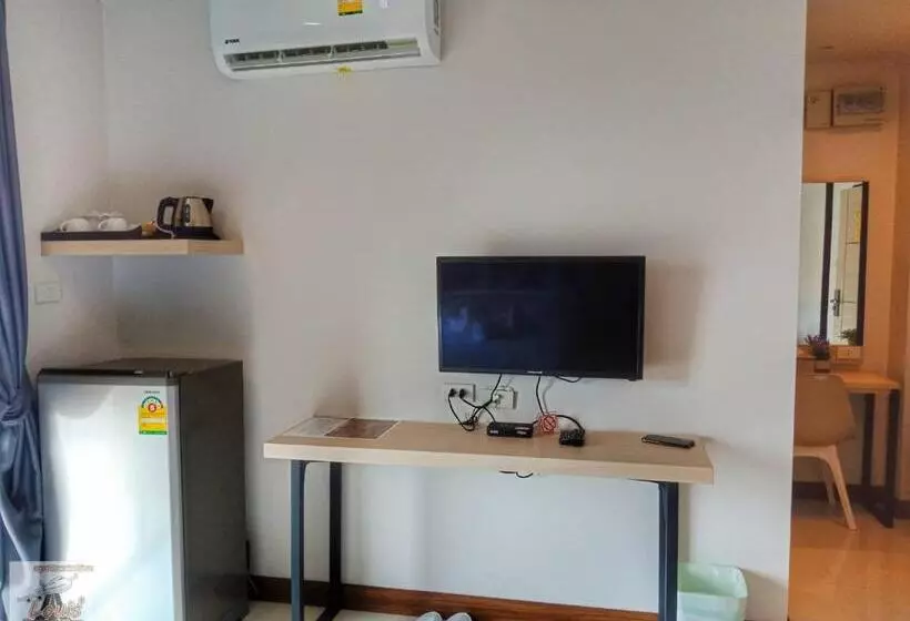 Louis  Runway View Hotel   Sha Extra Plus