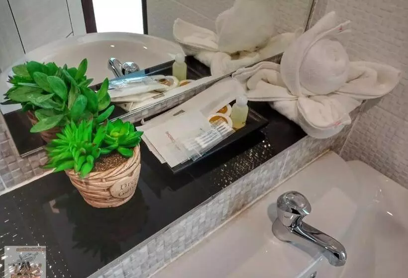 Louis  Runway View Hotel   Sha Extra Plus