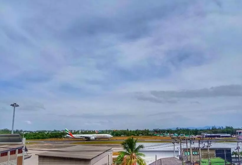 Louis  Runway View Hotel   Sha Extra Plus