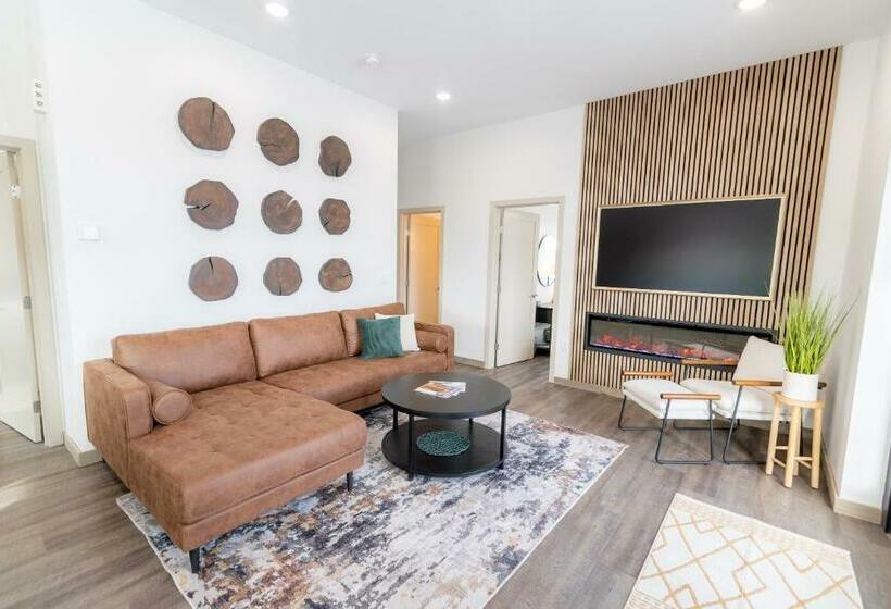 فندق على الطريق Colony Suites