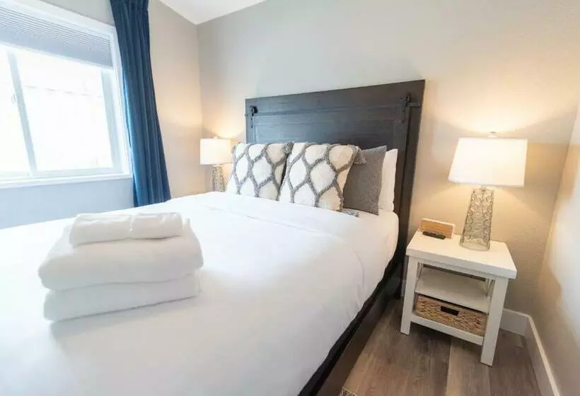 Motelli Colony Suites