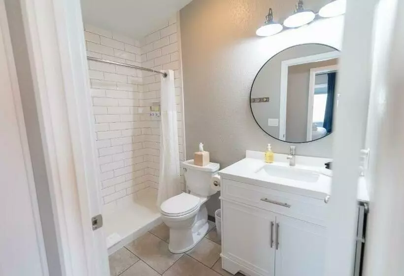 Motelli Colony Suites