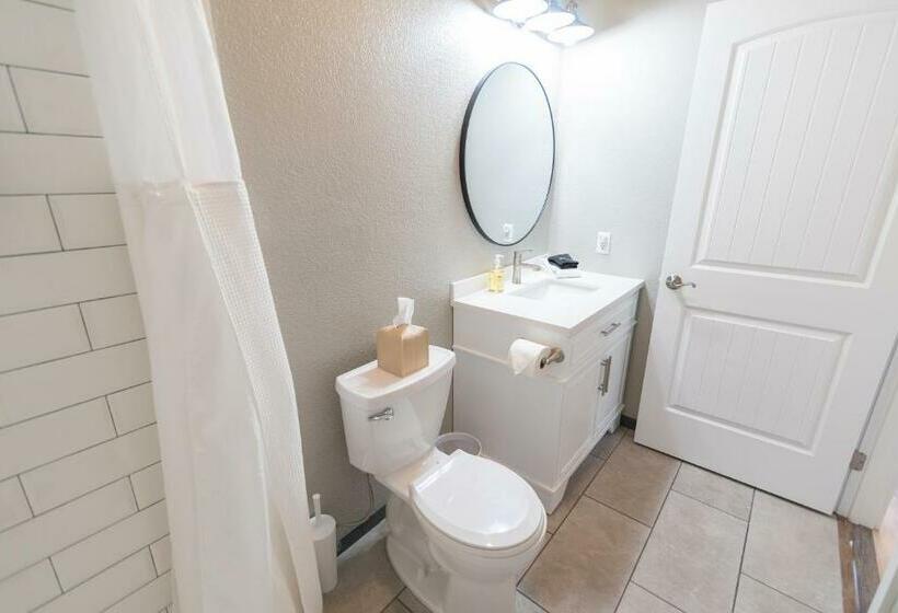 فندق على الطريق Colony Suites