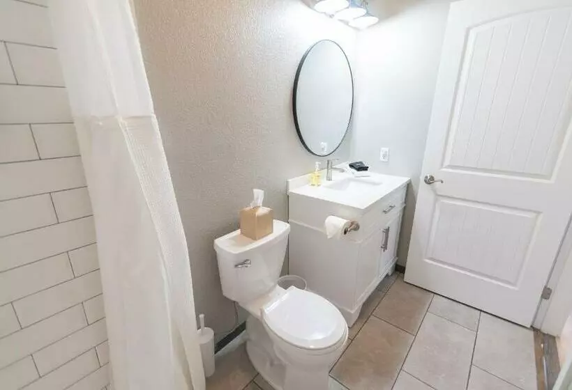 Motelli Colony Suites