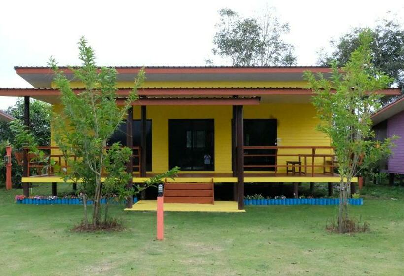 استراحتگاه เนตรดาว รีสอร์ท