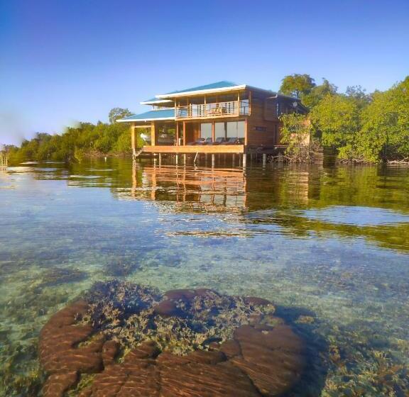 Bahia Coral Lodge