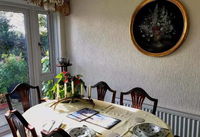 Holly House B&b
