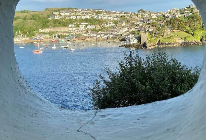 Newly Refurbished 2nd Floor Apartment Lil Nauti