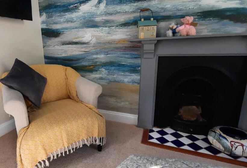 Newly Refurbished 2nd Floor Apartment Lil Nauti