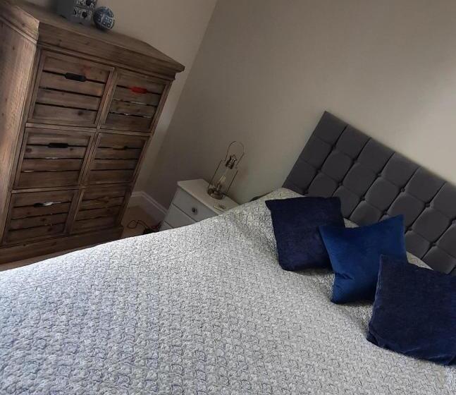 Newly Refurbished 2nd Floor Apartment Lil Nauti