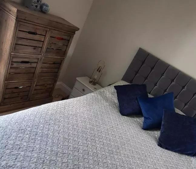 Newly Refurbished 2nd Floor Apartment Lil Nauti