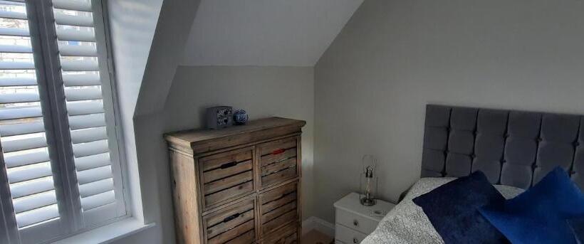 Newly Refurbished 2nd Floor Apartment Lil Nauti