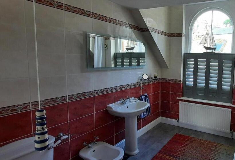 Newly Refurbished 2nd Floor Apartment Lil Nauti