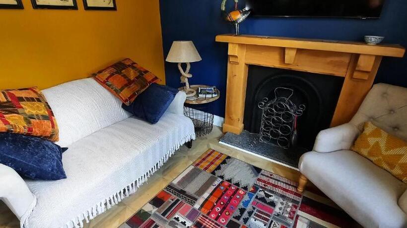 Newly Refurbished 2nd Floor Apartment Lil Nauti